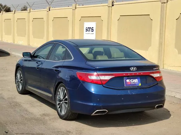 Car image 7