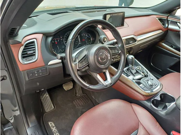 Car image 11