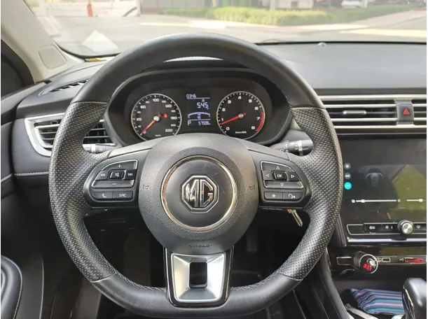 Car image 14