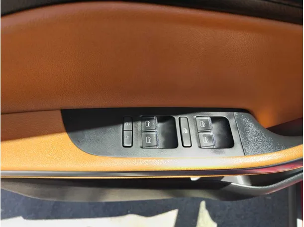 Car image 36