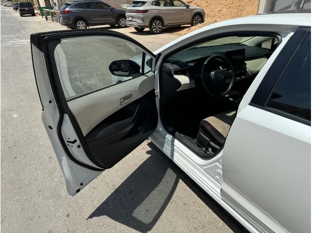 Car image 10