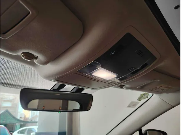 Car image 38