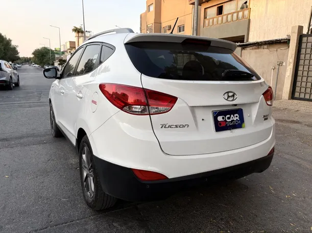 Car image 7