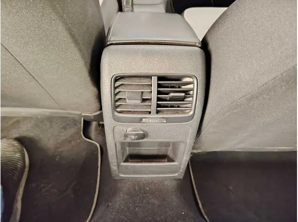 Car image 29
