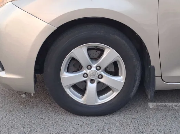 Car image 9
