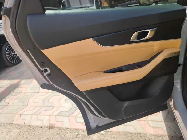 Car image 22