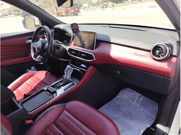 Car image 14