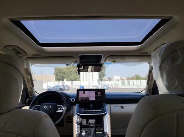 Car image 17