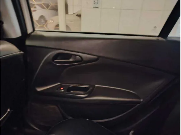 Car image 35