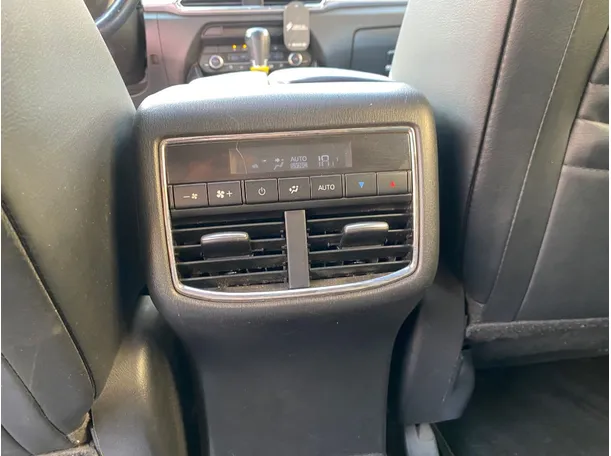 Car image 25