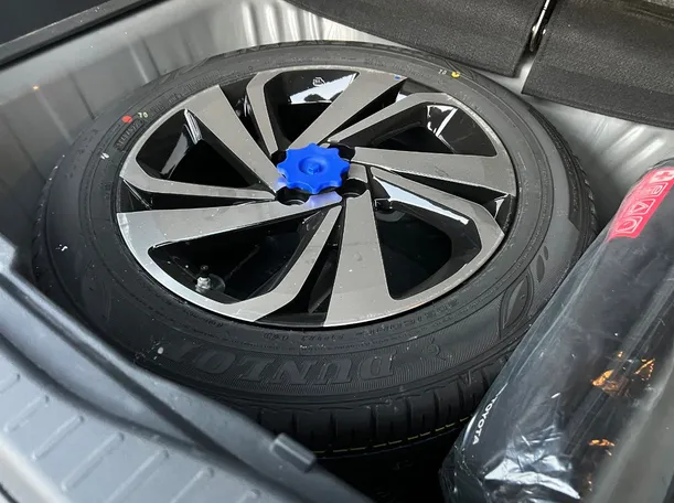 Car image 29