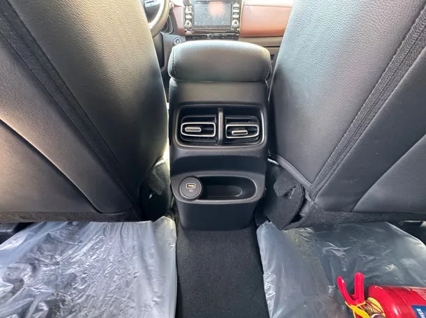 Car image 23