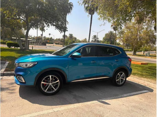 Car image 4
