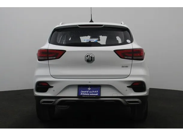 Car image 12