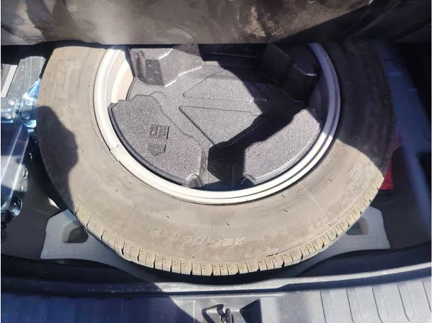 Car image 30