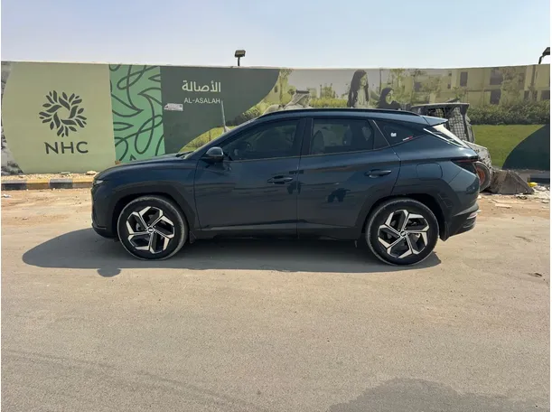 Car image 8
