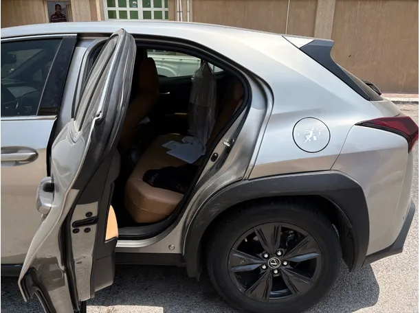 Car image 15