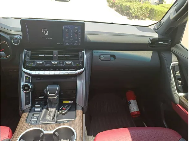 Car image 16