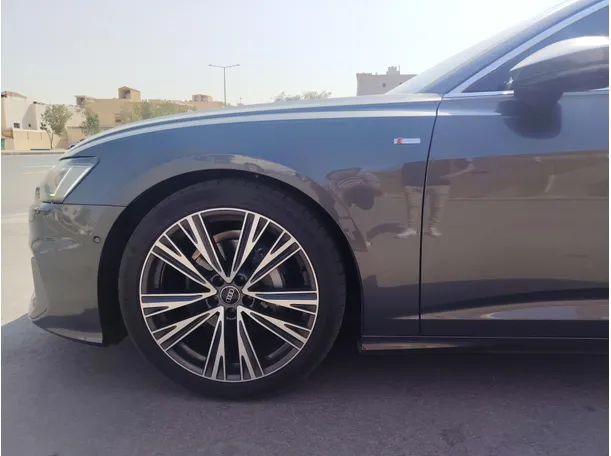 Car image 9