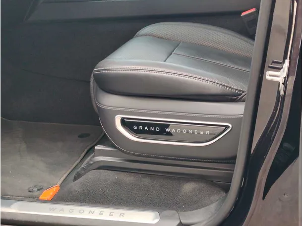Car image 27