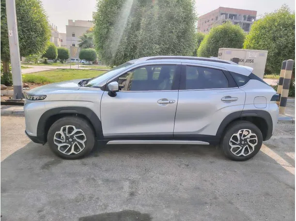 Car image 8
