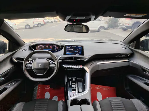 Car image 17