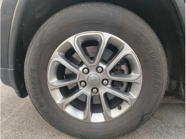 Car image 10