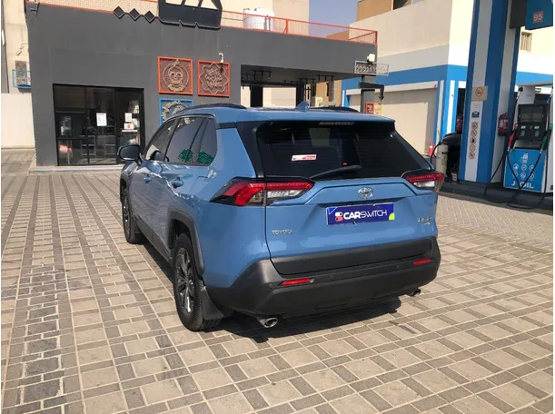 Car image 7