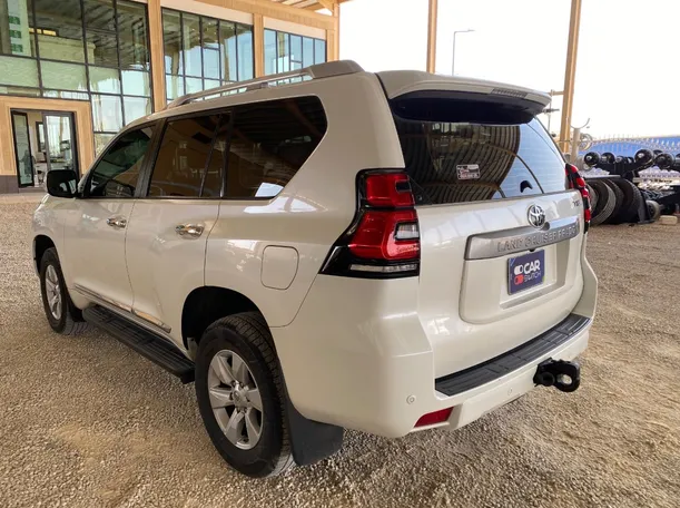 Car image 7