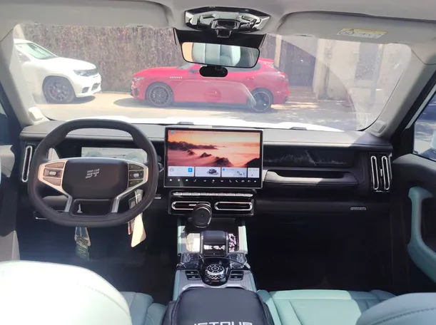 Car image 12