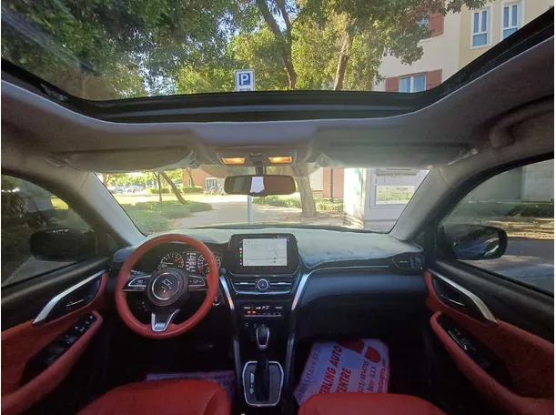 Car image 14
