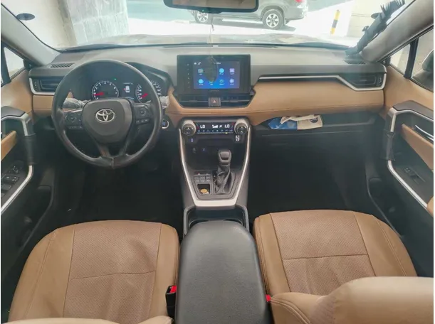 Car image 19