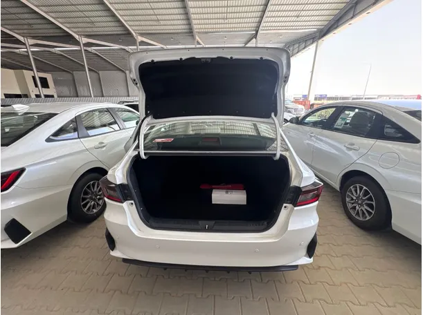 Car image 17