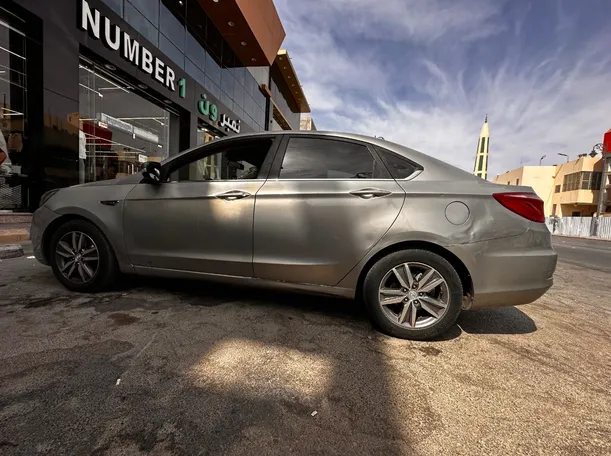 Car image 8