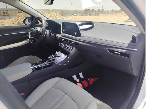 Car image 14