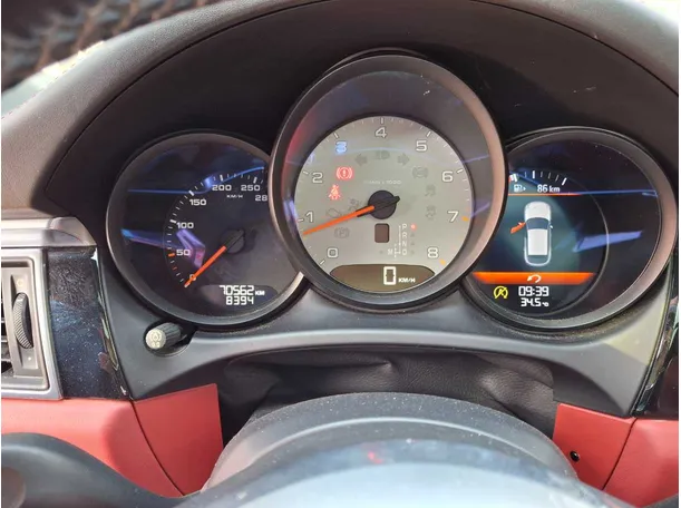 Car image 18