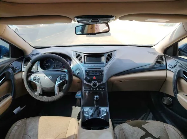 Car image 18
