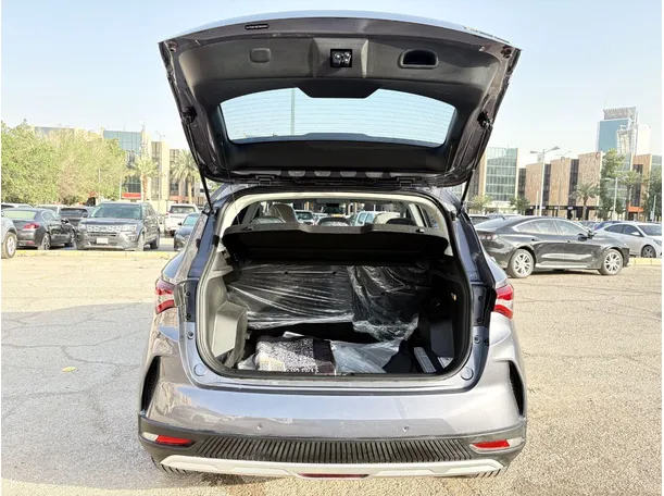 Car image 25