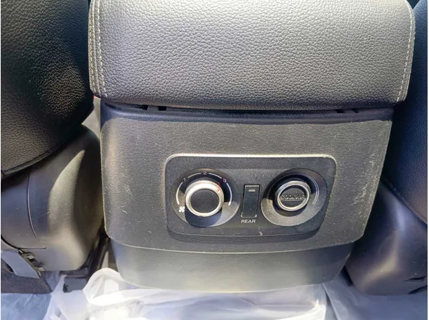 Car image 32