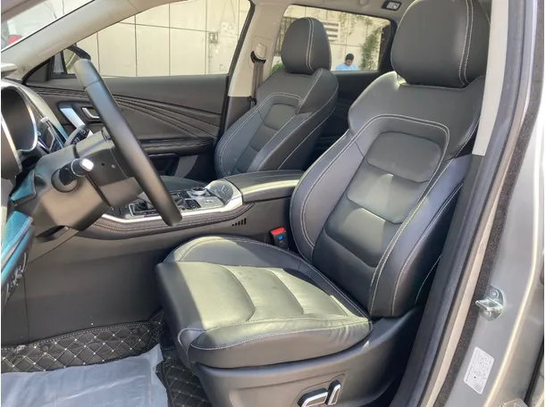 Car image 11