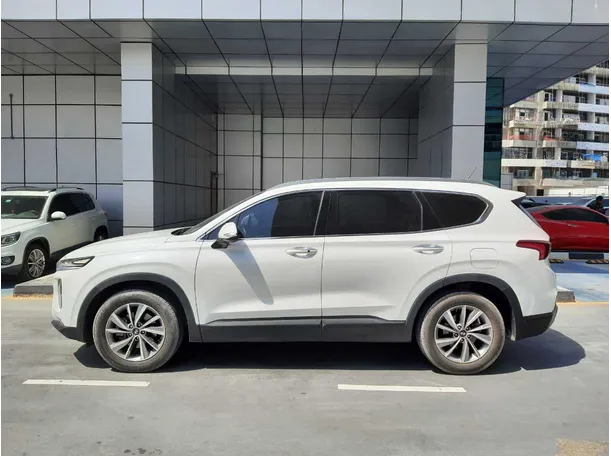 Car image 4