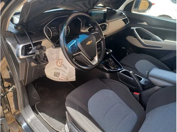 Car image 12