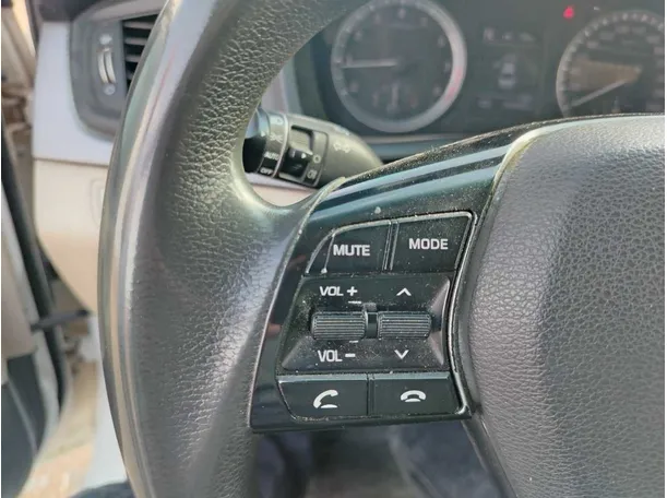 Car image 34