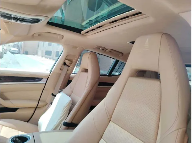 Car image 14