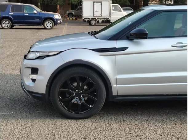 Car image 9