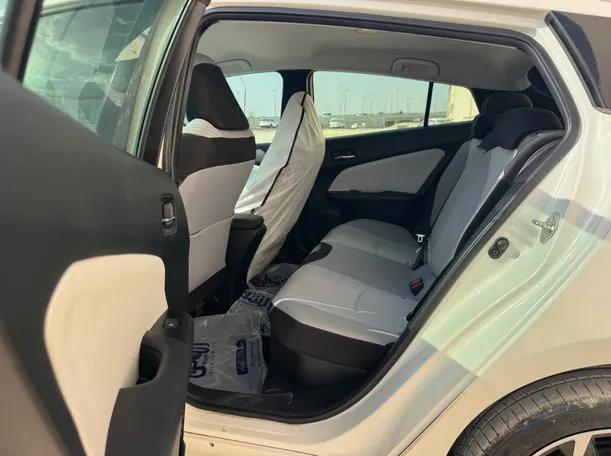 Car image 13
