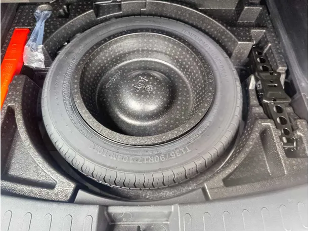 Car image 23