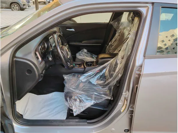 Car image 12