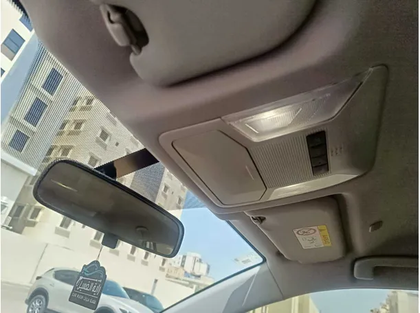 Car image 28