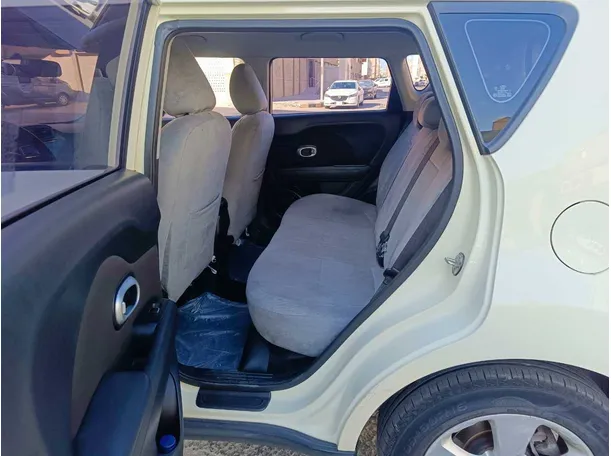 Car image 16